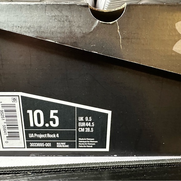 Under Armour - Picture 4 of 6